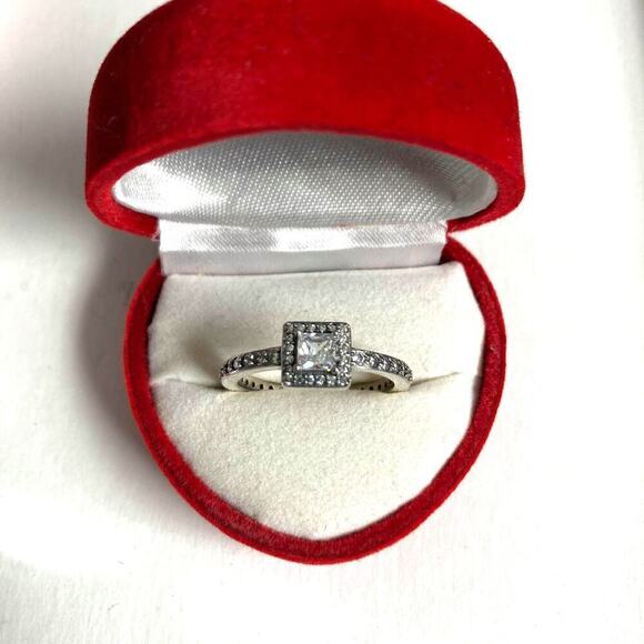 Size 8 Square CZ Sparkle Halo 925 Ring - Picture 2 of 9